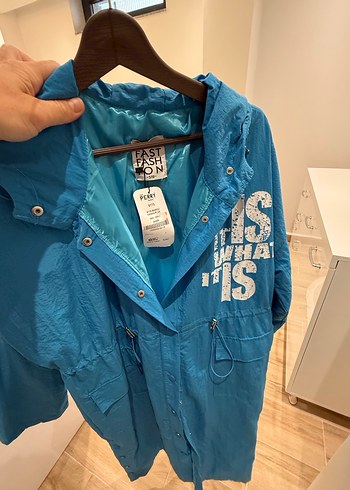 Mavi Uzun Düğmeli Kadın Yağmurluk - Görsel 4