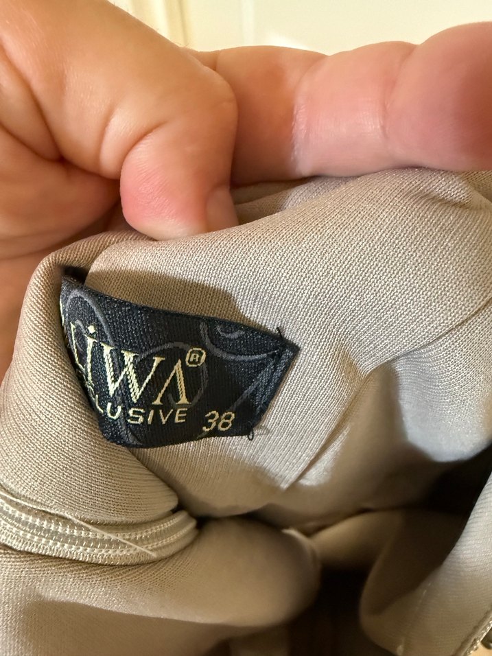 V Yaka Payetli Bej Yılan Desenli Uzun Elbise - Görsel 5