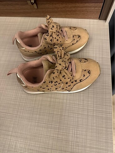 H&M H&M kız çocuk leopar spor ayakkabı