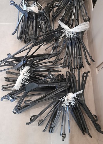Beden Siyah Plastik Kıyafet Askıları