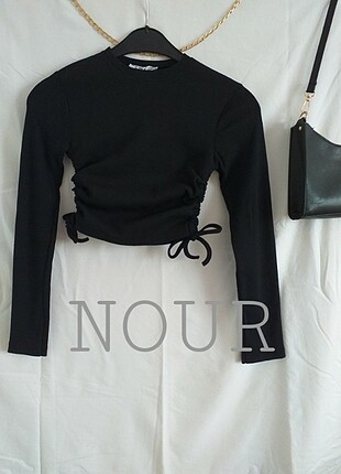 Yanları büzgü detaylı crop bluz