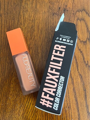 HUDA BEAUTY #FAUXFILTER Color Corrector (Renk Düzelticisi) - Pea