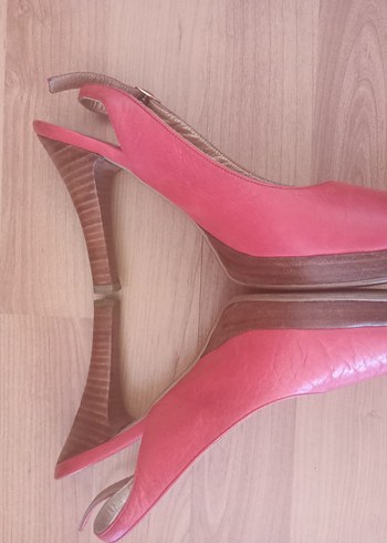 Pembe Parlak Deri Kadın Dolgu Topuklu Ayakkabı - Görsel 5