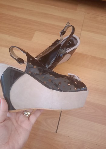 Gri Vintage Desenli Dolgu Topuklu Kadın Ayakkabı - Görsel 5