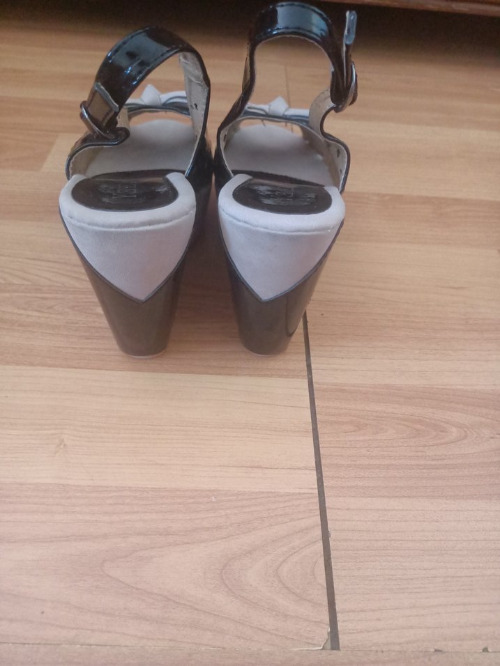 Gri Vintage Desenli Dolgu Topuklu Kadın Ayakkabı - Görsel 3