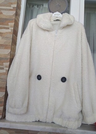 Düğme detaylı peluş mont 