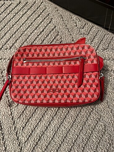 Matmazel kırmızı monogram desen çanta