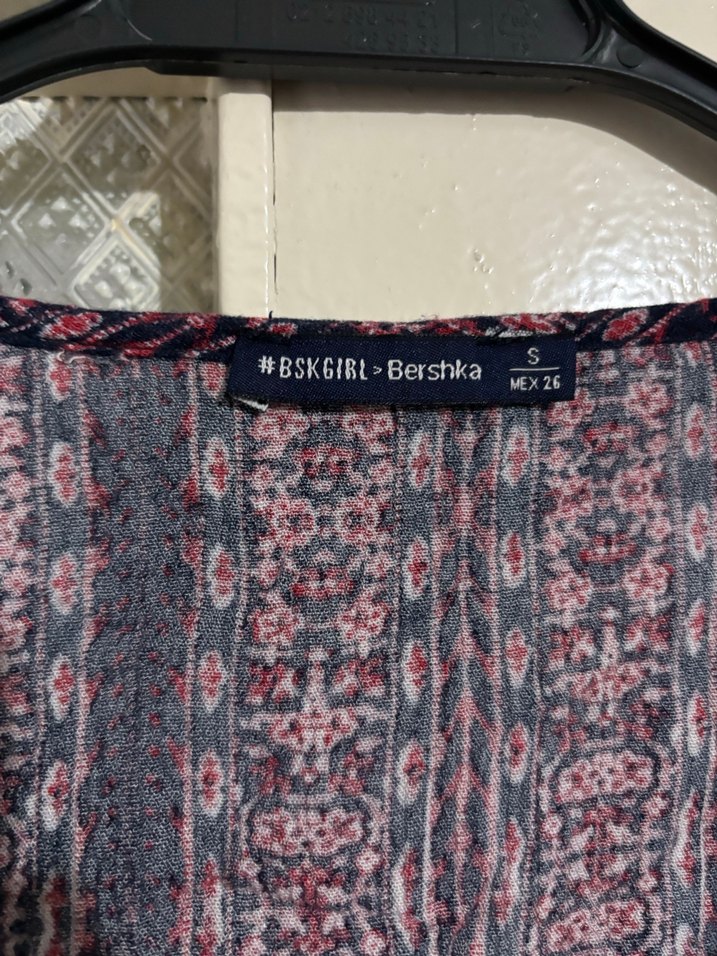 Turkuaz bordo ve yeşil renkte V Yaka Bohem Düğmeli şifon Bluzlar - Görsel 5