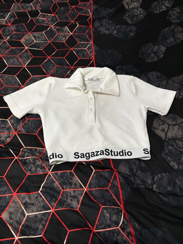 Beyaz Kısa Kollu Yarım Düğmeli crop - Görsel 2