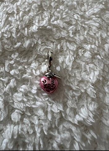  Beden Orjinal Pandora sallatılı charm 