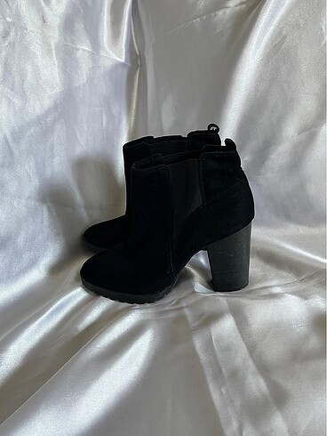 36 Beden BERSHKA TOPUKLU BOT
