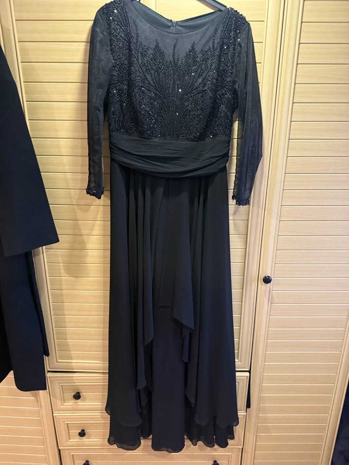 Uzun Siyah Nakışlı Gotik Abiye Elbise - Görsel 2