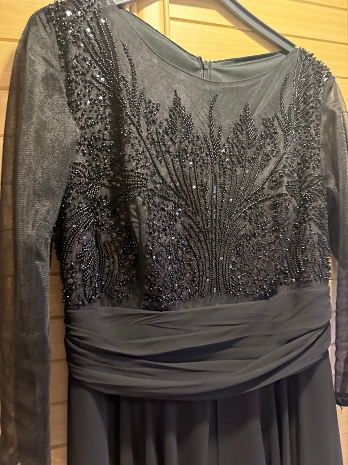 Uzun Siyah Nakışlı Gotik Abiye Elbise - Görsel 4