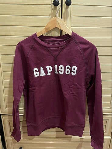 gap sweatshirt