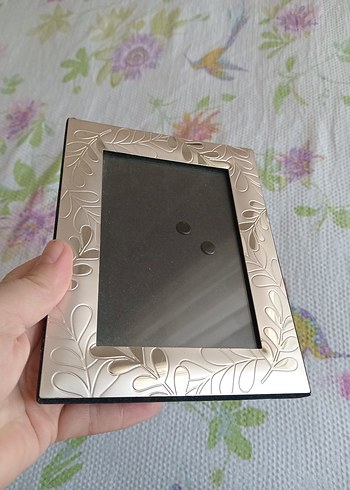 Gri Çiçek Desenli Fotoğraf Çerçevesi