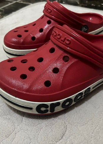 Crocs Kırmızı Bantlı Terlik