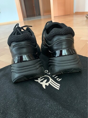 37 Beden Pinko siyah ayakkabı