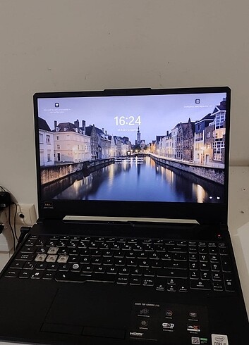 Temiz Asus bilgisayar
