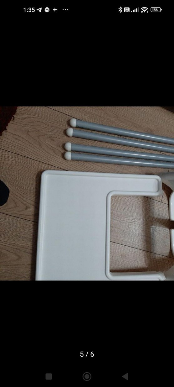 Beyaz ve Gri Bebek Mama Sandalyesi - Görsel 2