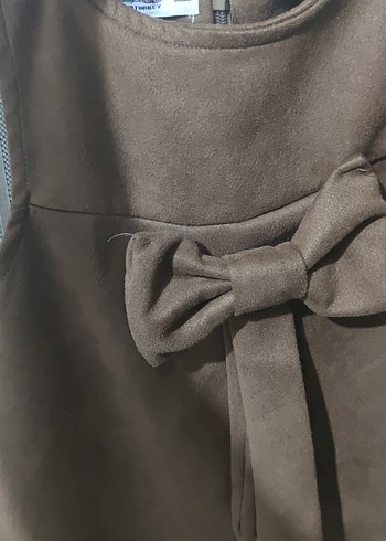 Kahverengi Süet Fiyonklu Kolsuz Kız Elbisesi - Görsel 6