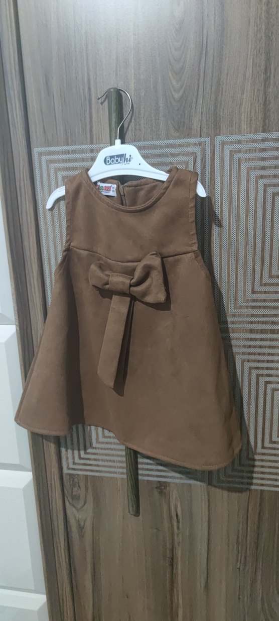 Kahverengi Süet Fiyonklu Kolsuz Kız Elbisesi - Görsel 5