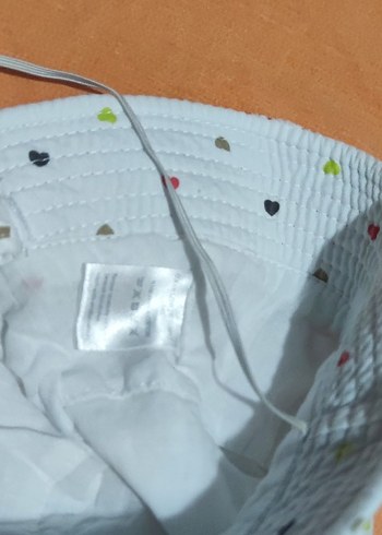 Çocuk Kalpli Düğmeli Beyaz Şapka - Görsel 4