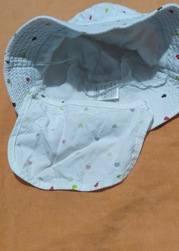 Çocuk Kalpli Düğmeli Beyaz Şapka - Görsel 5