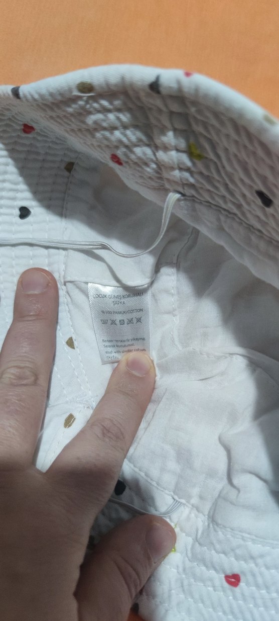 Çocuk Kalpli Düğmeli Beyaz Şapka - Görsel 3