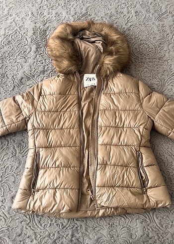 Zara Bej Kapüşonlu Kadın Kısa Mont
