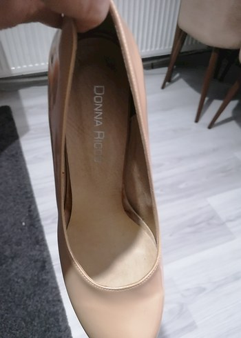 Donna Karan 39 No Stiletto