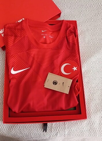 Kırmızı Türkiye forması Kırmızı