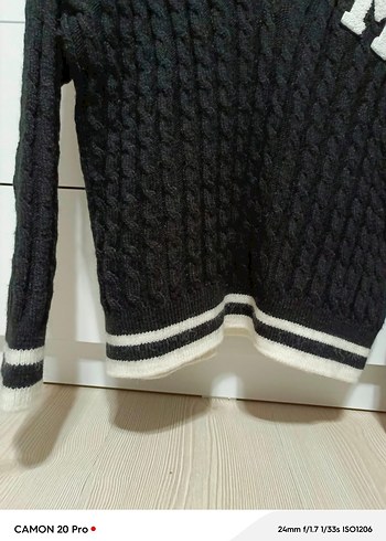 Siyah Nakışlı V Yaka Kadın Triko Kazak - Görsel 6