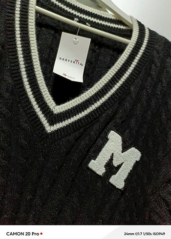 Siyah Nakışlı V Yaka Kadın Triko Kazak - Görsel 2