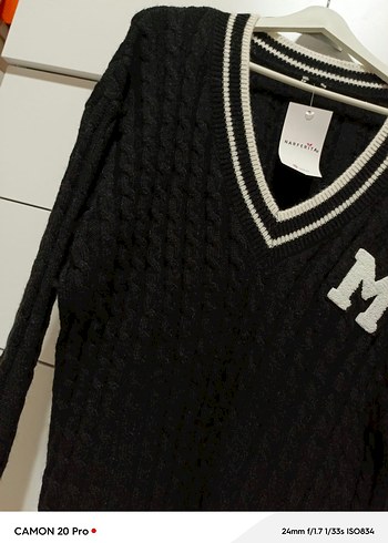 Siyah Nakışlı V Yaka Kadın Triko Kazak - Görsel 3