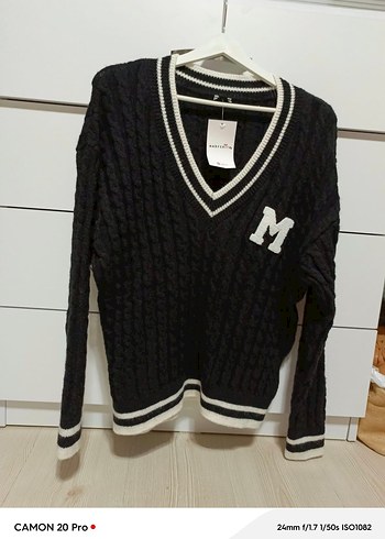 Siyah Nakışlı V Yaka Kadın Triko Kazak - Görsel 5