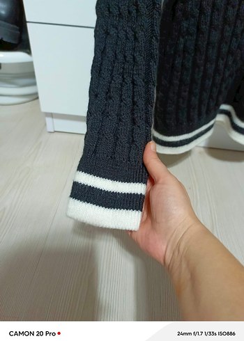 Siyah Nakışlı V Yaka Kadın Triko Kazak - Görsel 8