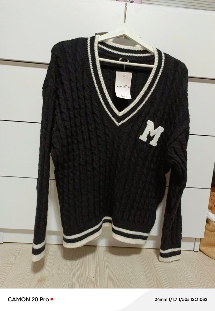 Siyah Nakışlı V Yaka Kadın Triko Kazak - Görsel 5