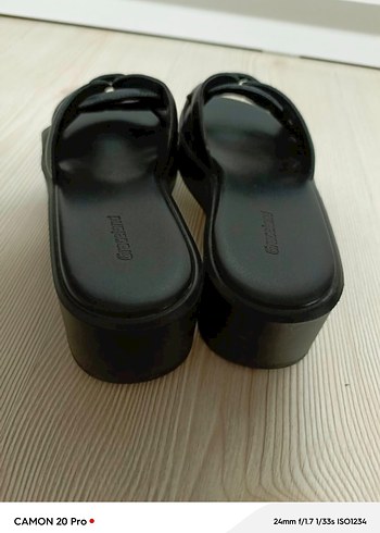 Siyah Kadın Dolgu Topuklu Terlik - Görsel 2