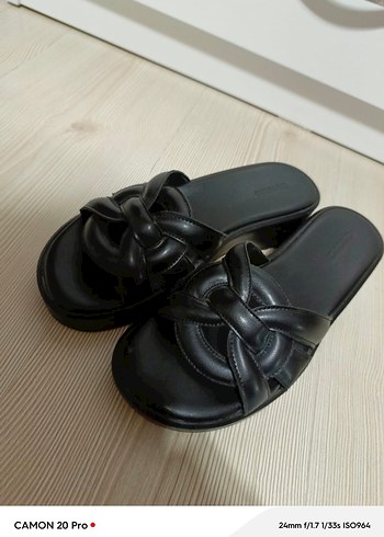 Siyah Kadın Dolgu Topuklu Terlik - Görsel 6