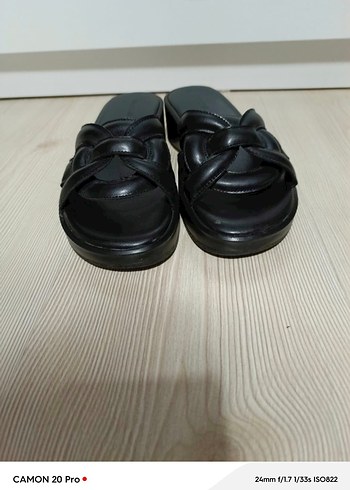 Siyah Kadın Dolgu Topuklu Terlik - Görsel 3