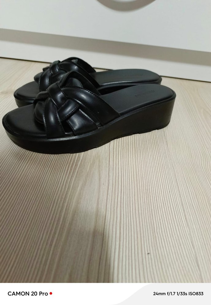 Siyah Kadın Dolgu Topuklu Terlik - Görsel 5