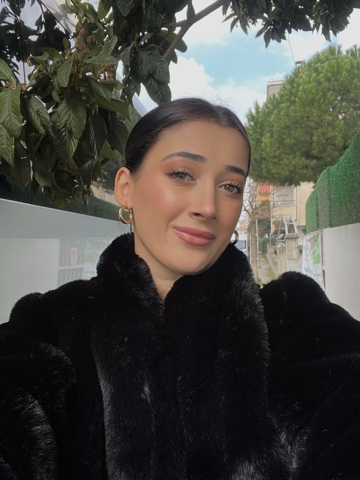 Siyah Kürklü Kısa Kadın Mont - Görsel 2