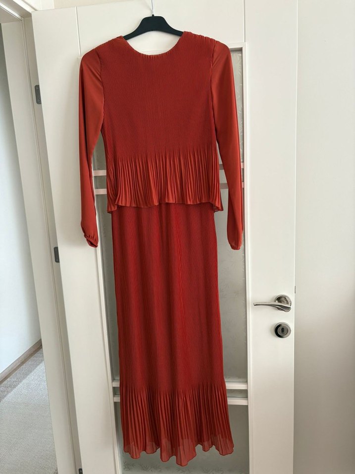 Klasik Kırmızı Pilili Uzun Elbise - Görsel 2