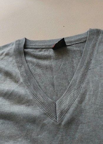 Gri V Yaka Kolsuz Süveter - Görsel 5