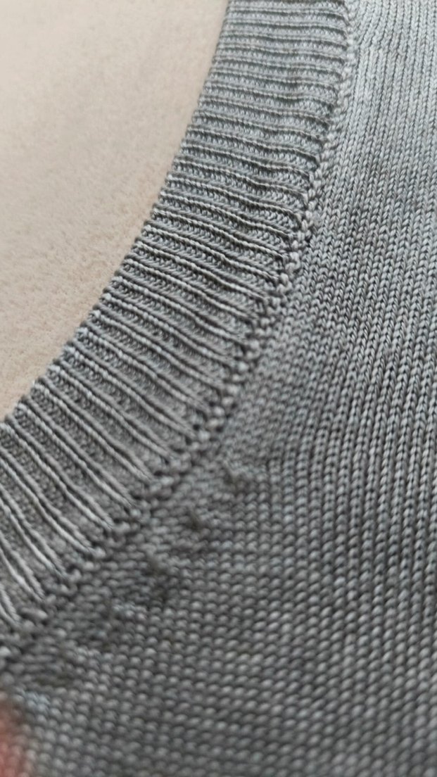 Gri V Yaka Kolsuz Süveter - Görsel 3