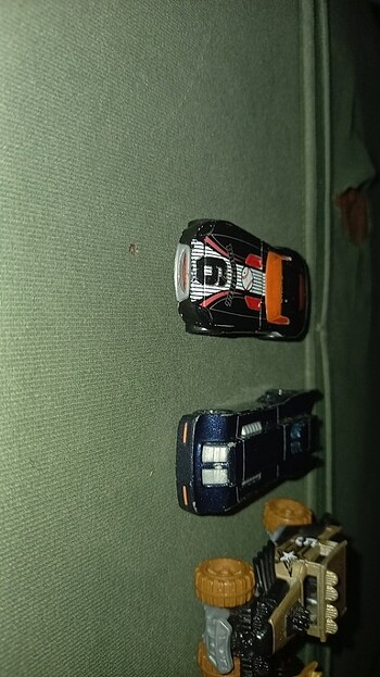  5 tane Hot Wheels araba