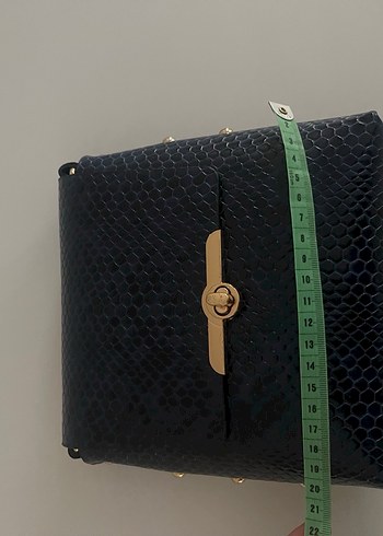 Zincir Detaylı lacivert  Yılan Derisi Desenli Çanta - Görsel 7