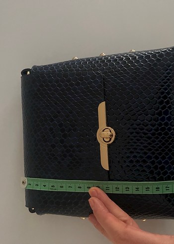 Zincir Detaylı lacivert  Yılan Derisi Desenli Çanta - Görsel 6