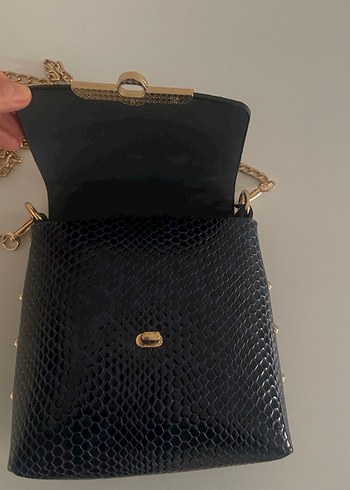 Zincir Detaylı lacivert  Yılan Derisi Desenli Çanta - Görsel 4