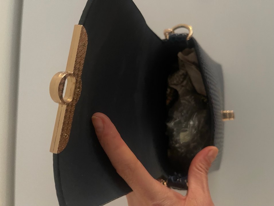 Zincir Detaylı lacivert  Yılan Derisi Desenli Çanta - Görsel 5